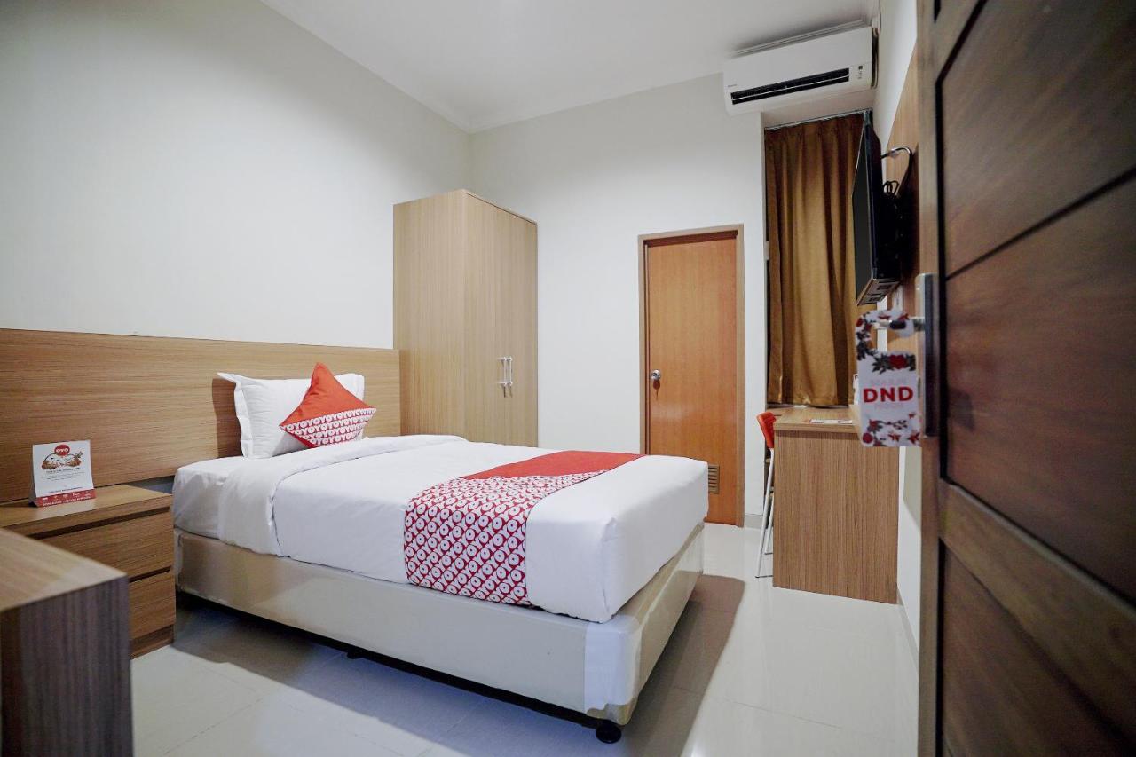 Oyo 415 The Kartini 8 Residence Jakarta Exterior photo